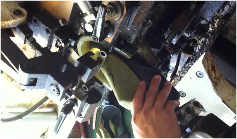 Hot sale toe lasting machine QF-737A  simple shoes making machine