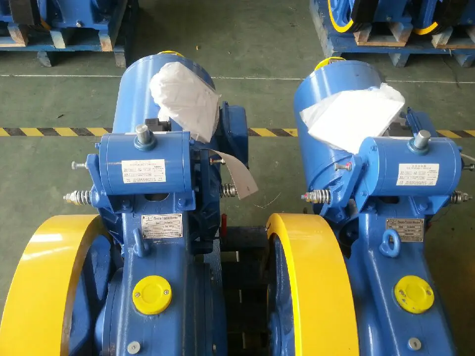 Elevator gear traction machine