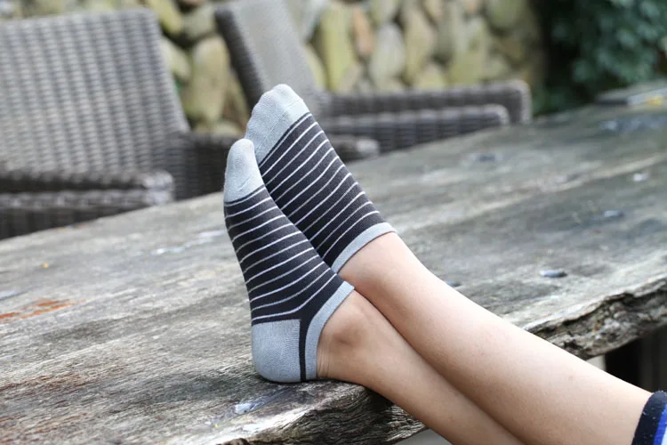Wholesale colorful stripe men bamboo fiber socks business custom packing breathable socks charcoal Absorb Sweat ankle socks