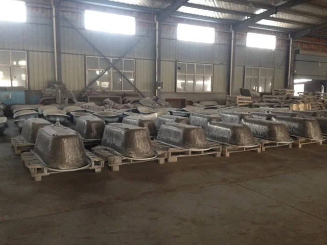 classical old cast iron bath tub at good price