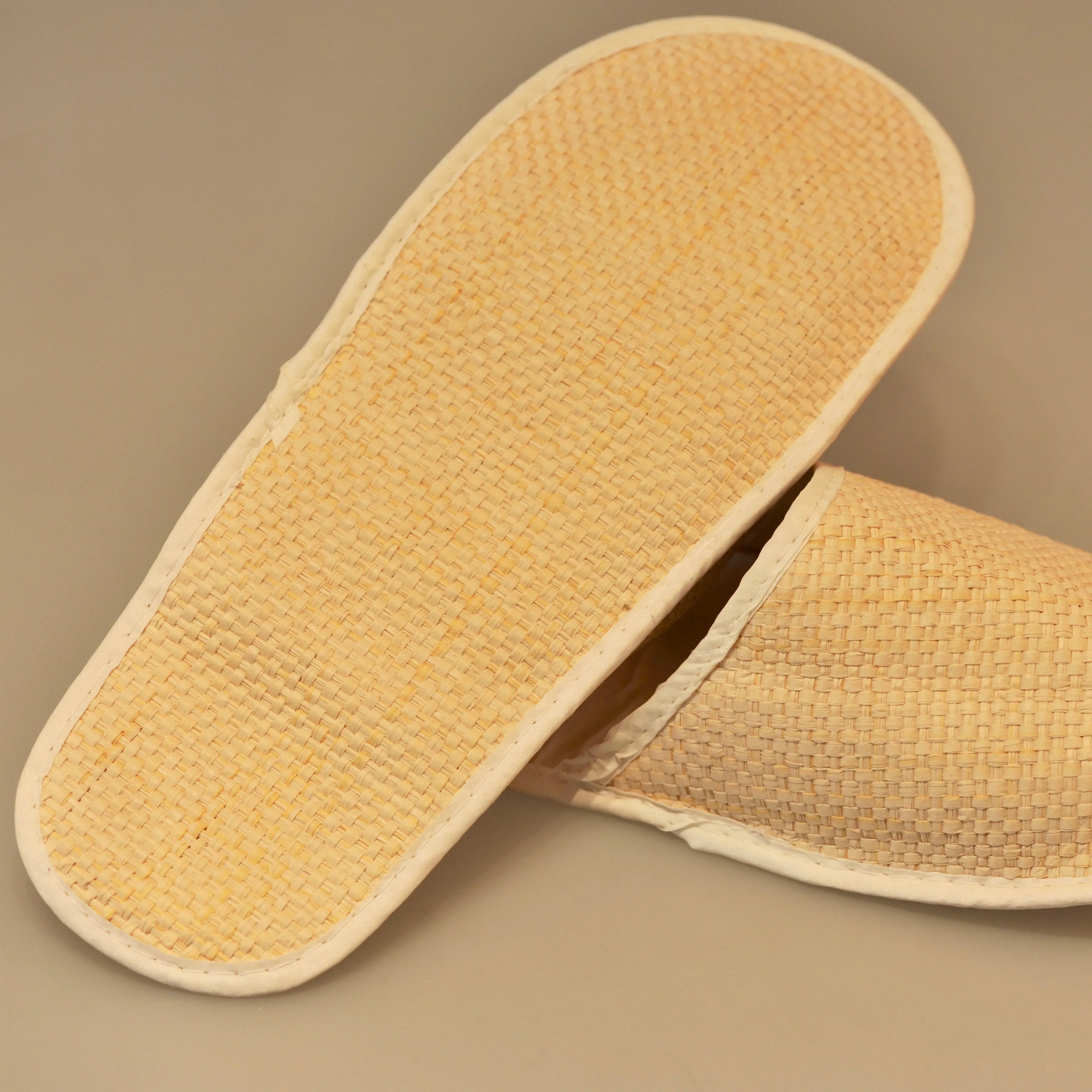
Eco friendly disposable paper fabric slipper for hotel and bathroom 