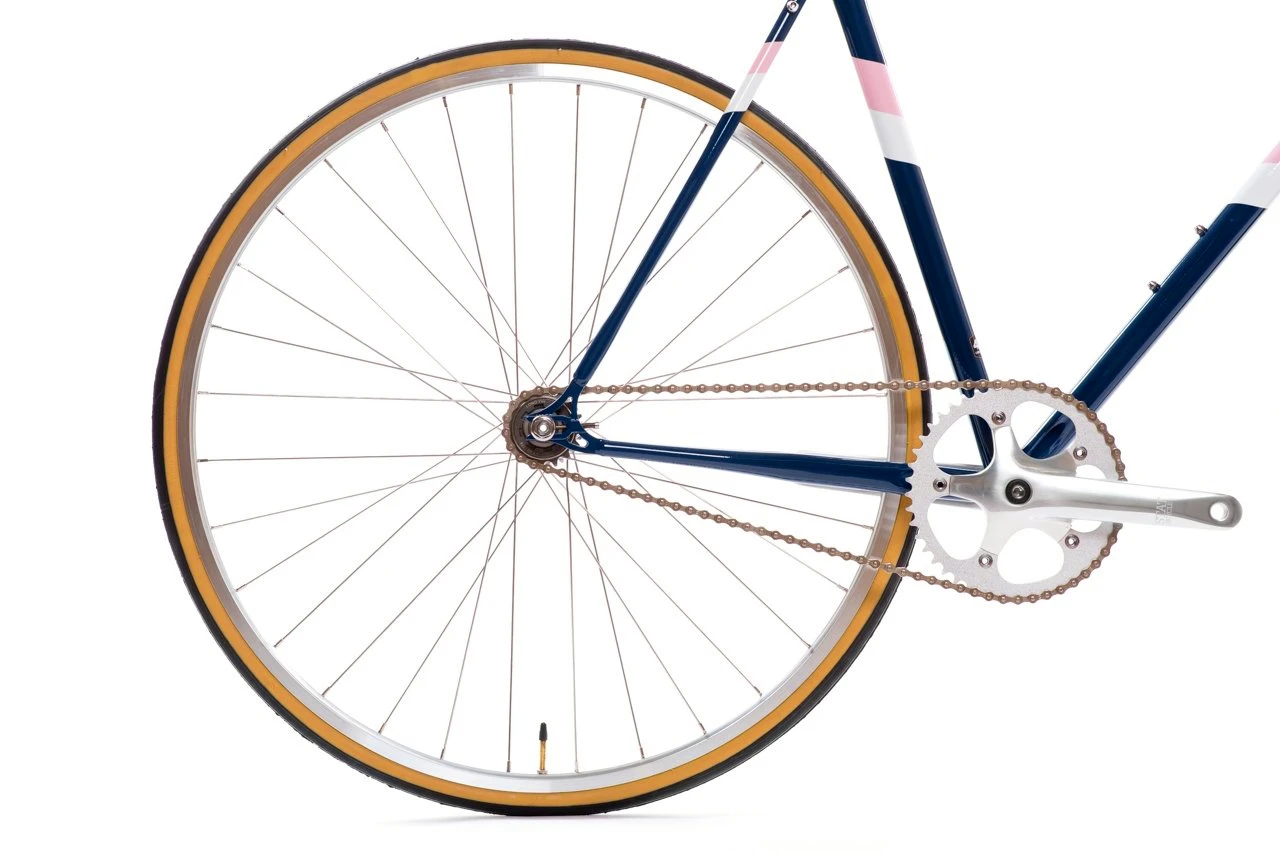 700c Factory Direct Sales Men And Women Bicycle 30 Knives Road Bike Fixed Gear Bike Colorful bikes