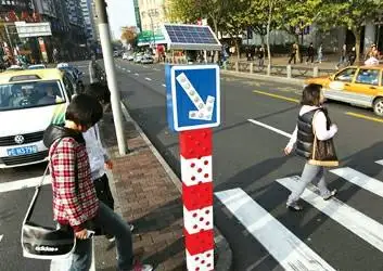 
solar Intelligent single side or two sides traffic signal light warning pile 