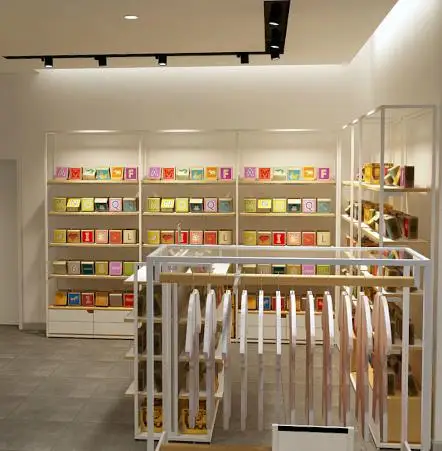 LUX Customized Wholesales Fashion Design Children Clothing Store Furniture For Kid Shop