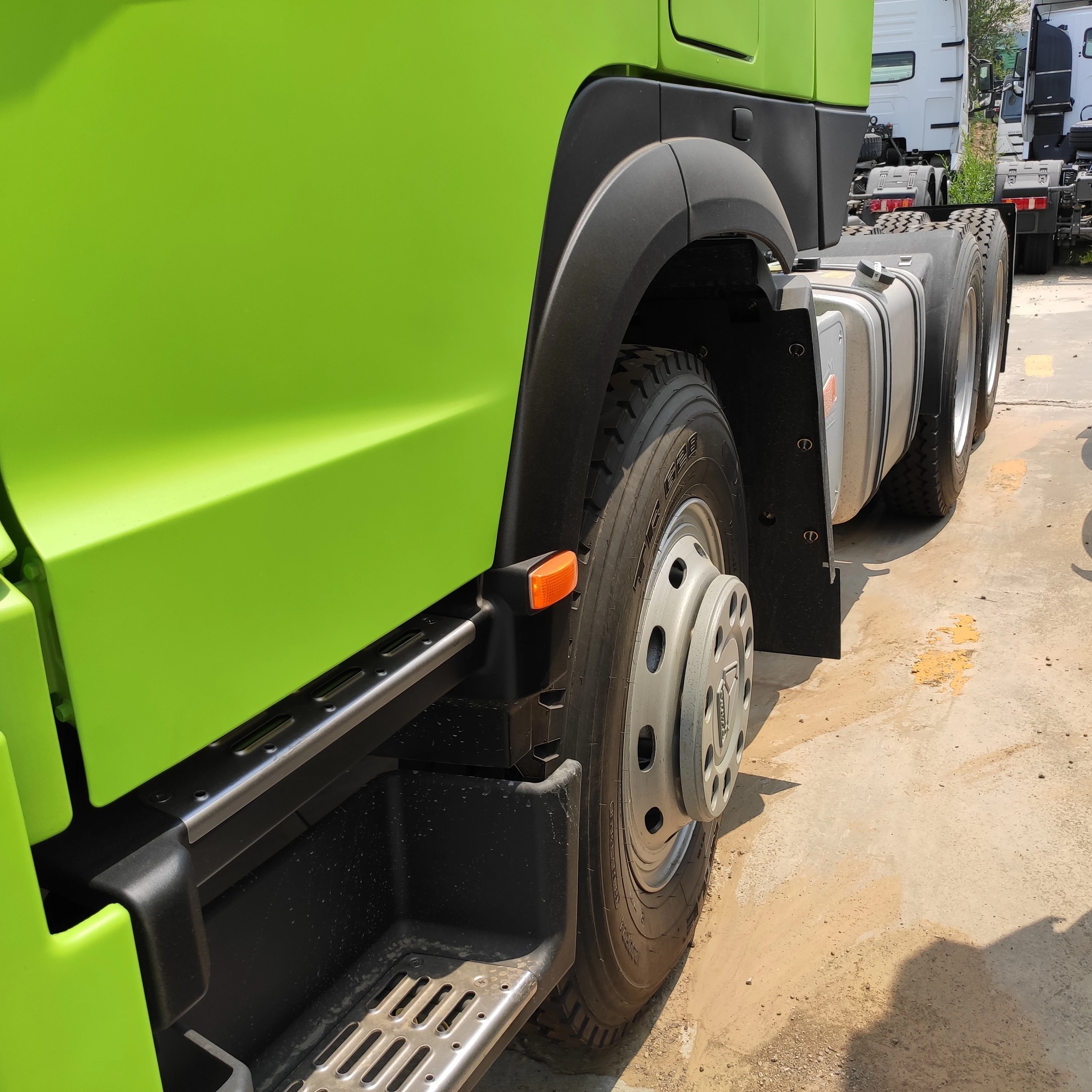 
6x4 howo a7 tractor truck manual transmission sinotruk sitrak gear howo truck series 