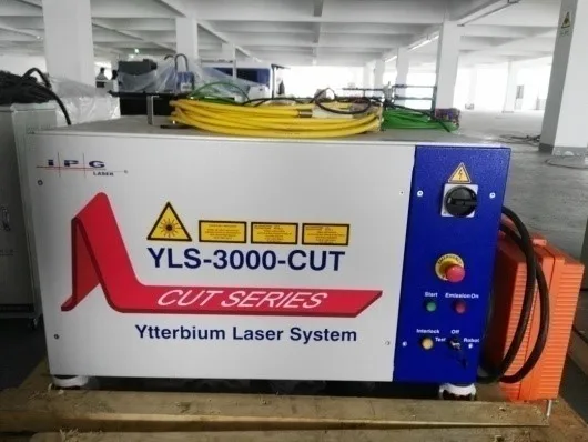 automatic feeder dual table 3000w IPG fiber laser cutting machine for metal sheet and rotary pipe tube with whole cover