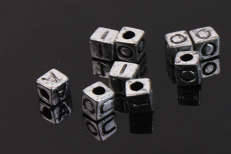 In Stock Supply high quality 4*7mm 6*6mm 7*7mm flat round cubic shapeacrylic letter beads alphabet beads