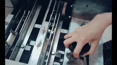 Skywin Manufacturer Automatic Small Ice Cream Filling Biscuit Sandwich Machine With Flow Pack