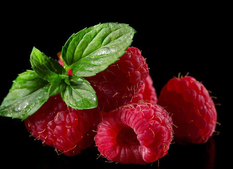 
Garden indoesnisa red hybrid cute F1 black strawberry fruit seeds for sale in bulk 10gr/bag 