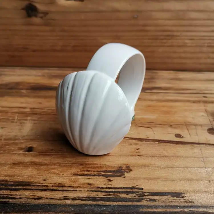 
Factory direct shell shape ceramic spice set tool home kitchen seasoning ceramic salt shaker pepper bottle 