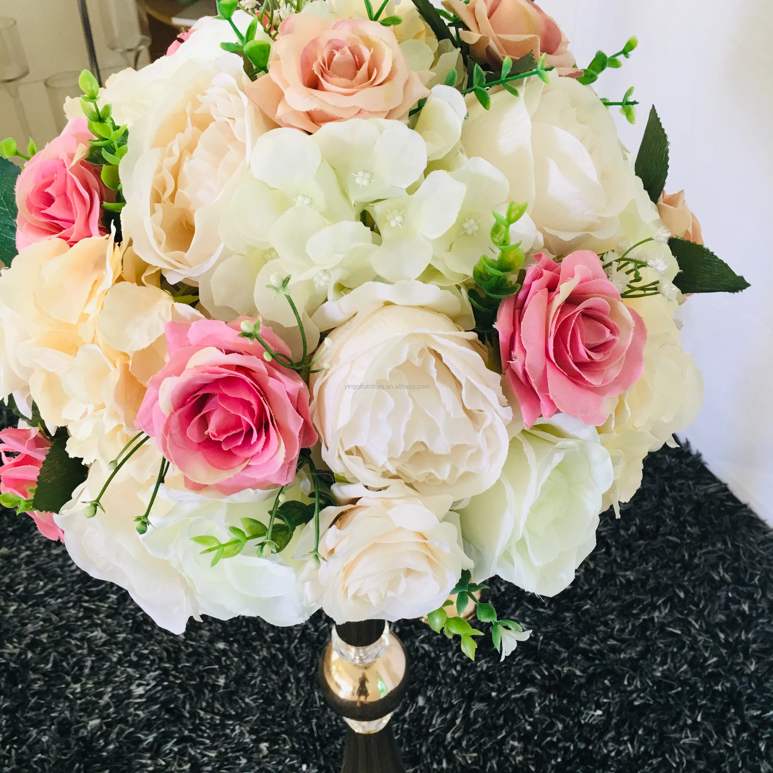 Модные цветочные шары для центрального стола свадьбы