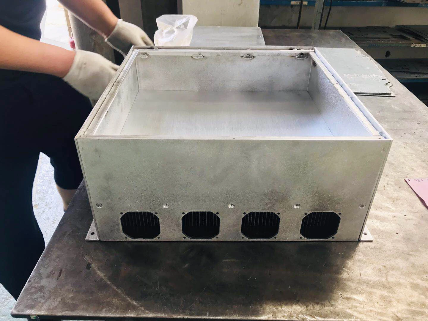 Изготовленный На Заказ 19 дюймов алюминиевый корпус с радиатором для инвертора