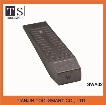 Competition axe head with wedge