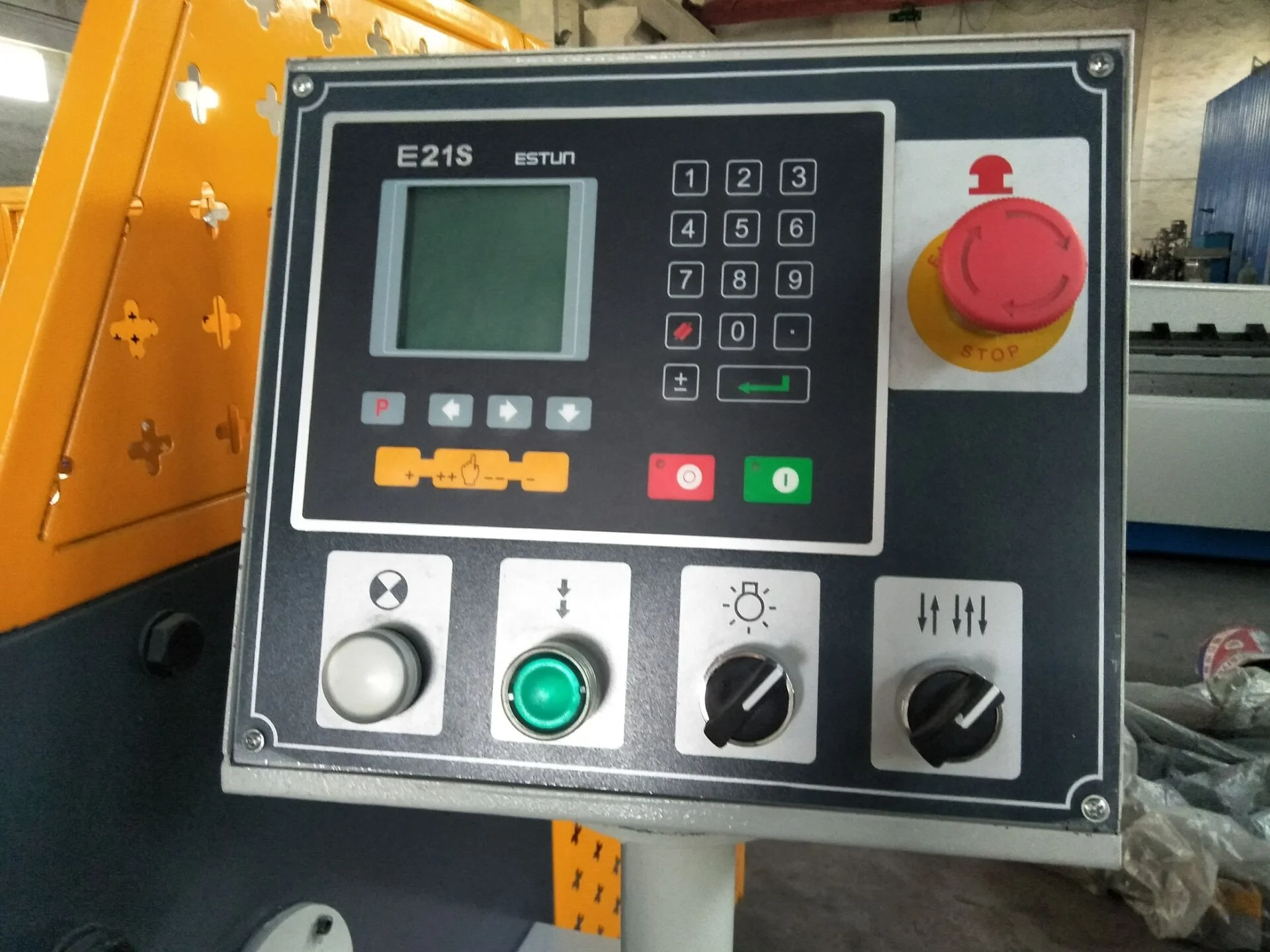 QH11D High Precision Electric Mechanical Rubber/Plastic/Metal Sheet Shear Machine