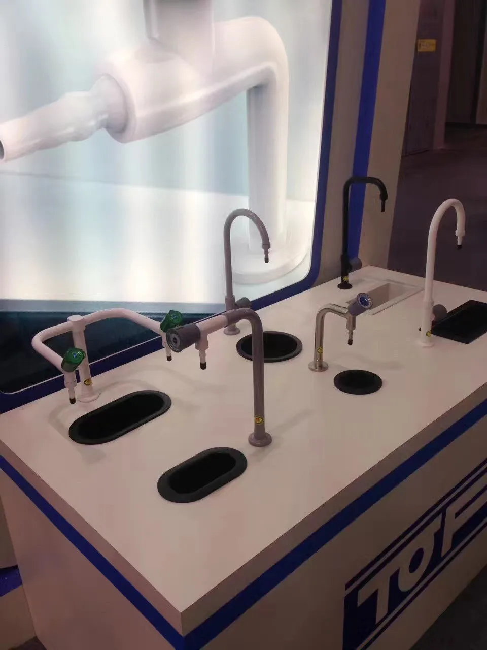 advanced chemical resistant laboratory ceramic worktop with 30years warranty