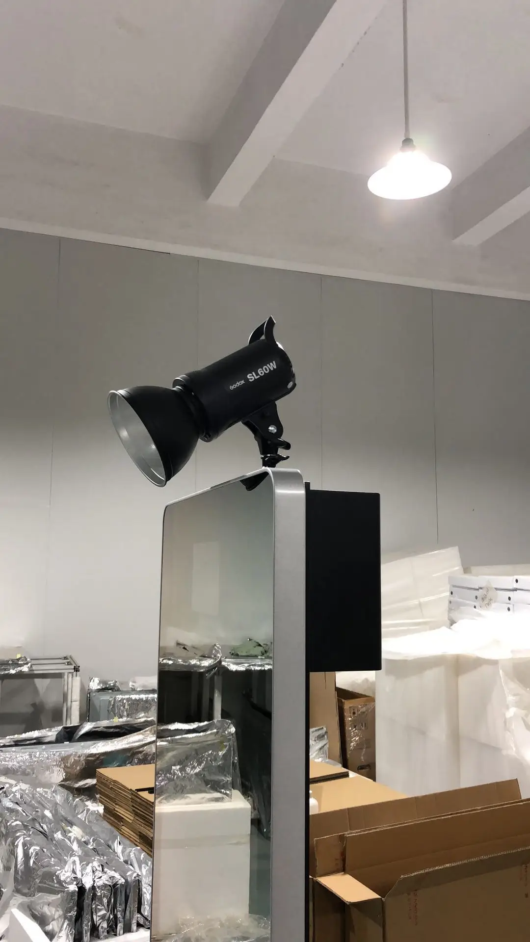 43 inch display screen 76 inch mirror area mobile photo booth, for any important occasion