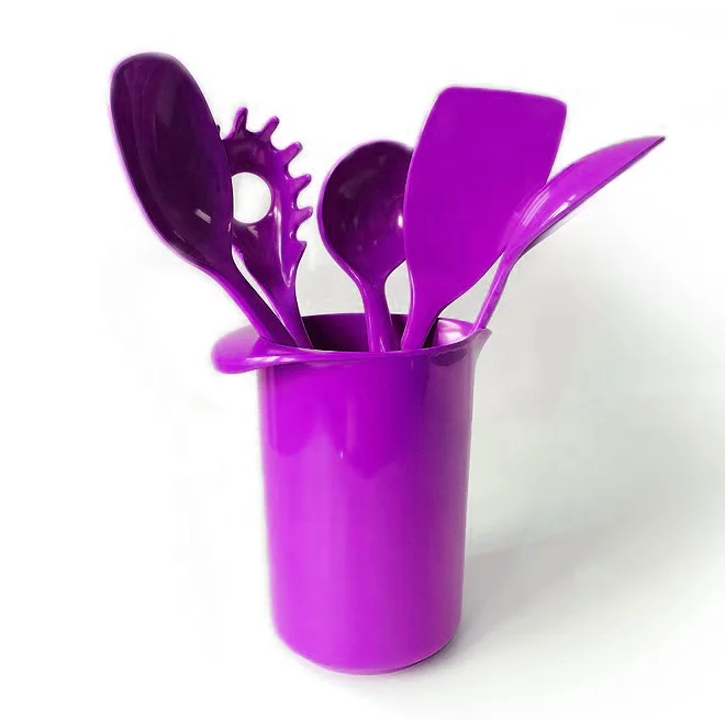 Разноцветные кухонные инструменты из меламина