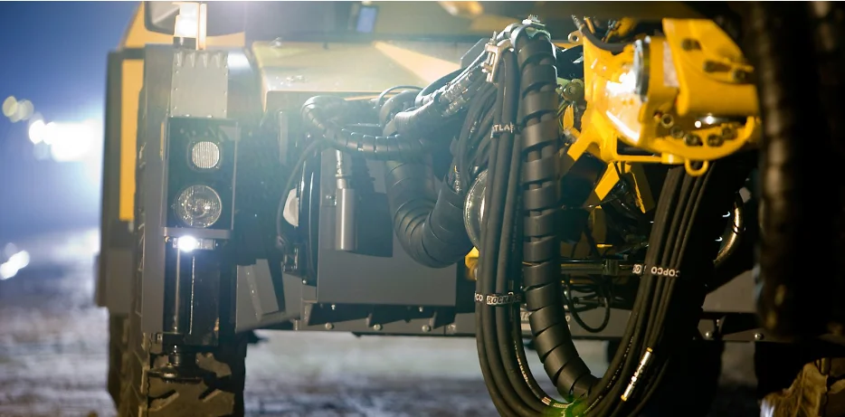 Atlas-Copco Drill rigs and rock drills (AC Drill rigs and rock drills ) AirROC D35: Down the hole rig