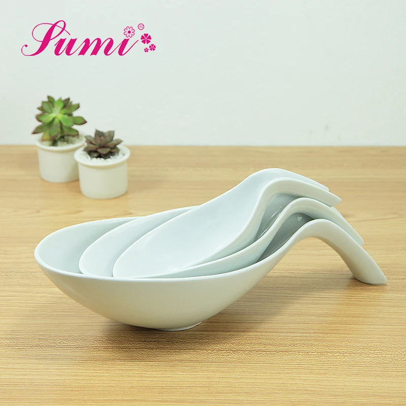 White porcelain spoon shape bowl with fashion style for hotel dinnerware