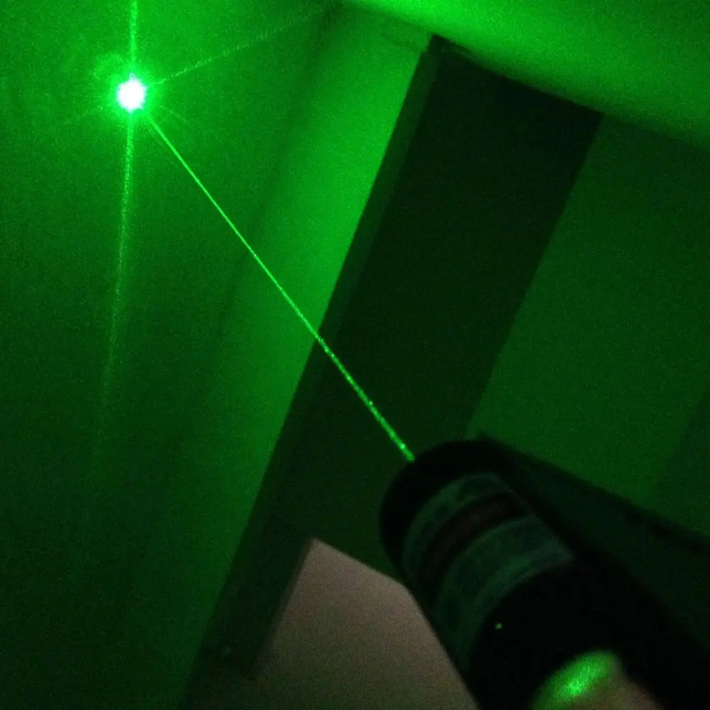handheld 532nm 50mw burning focusable green laser point with key for sale