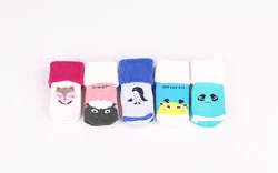 Hot selling  soft touch cartoon fashion socks custom cute pretty baby girls wearing socks knitted cotton warm soft socks