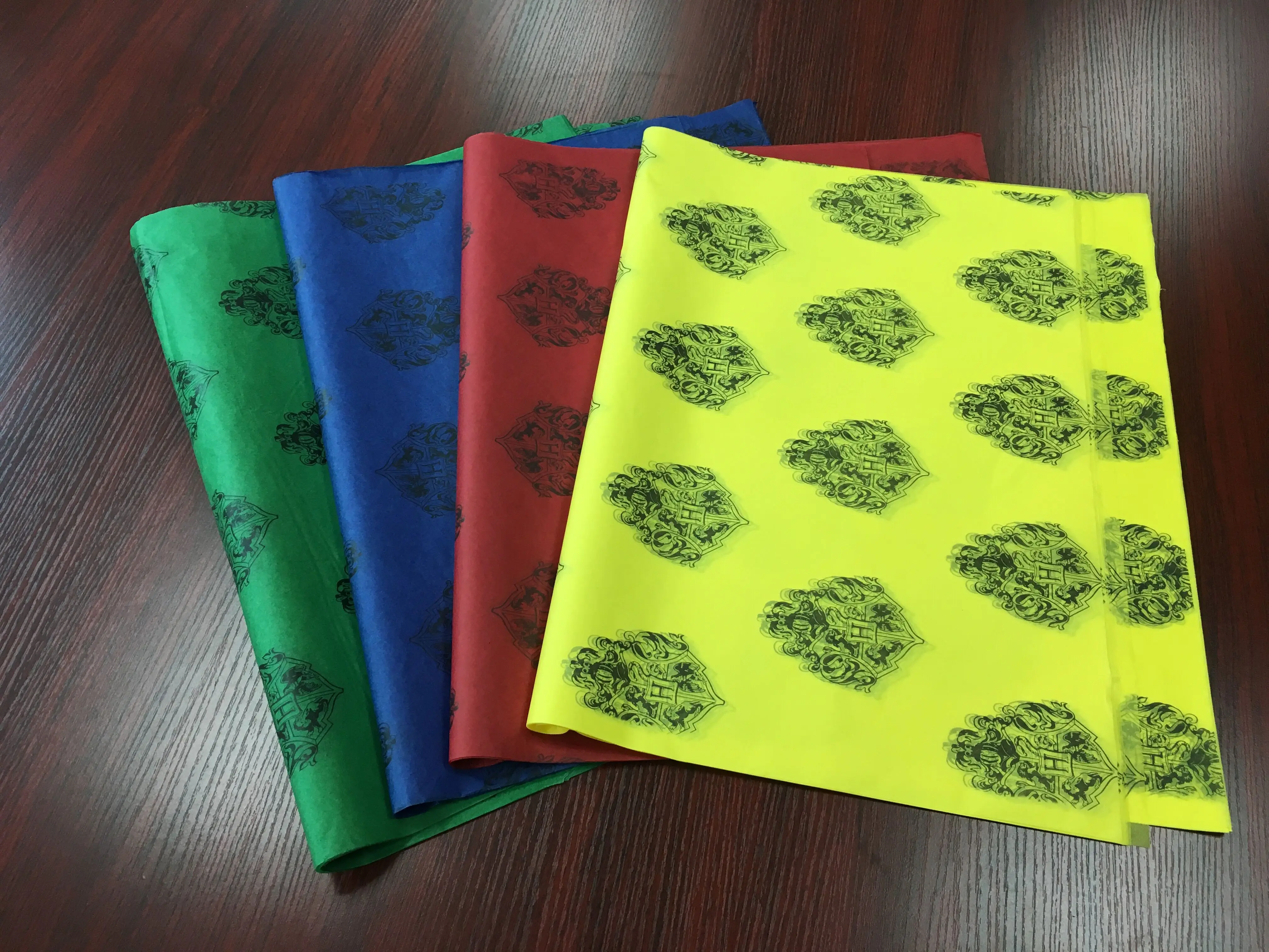 Самая дешевая индивидуальная превосходная Золотая шелковая бумага на белой основе для упаковки подарков