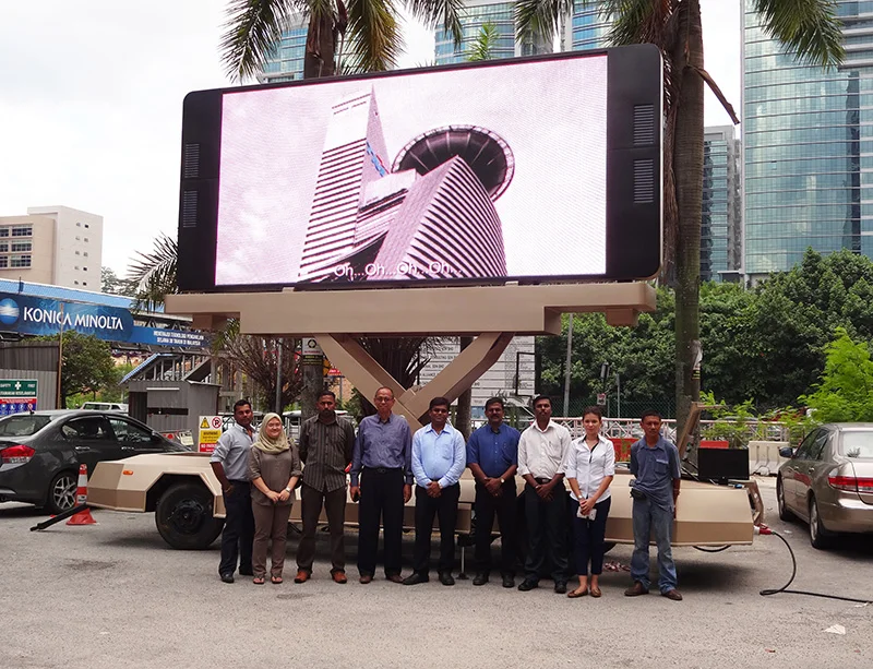 Yeeso most eye-catching LED billboard trailer, scissor lifting cellphone Shape LED screen trailer