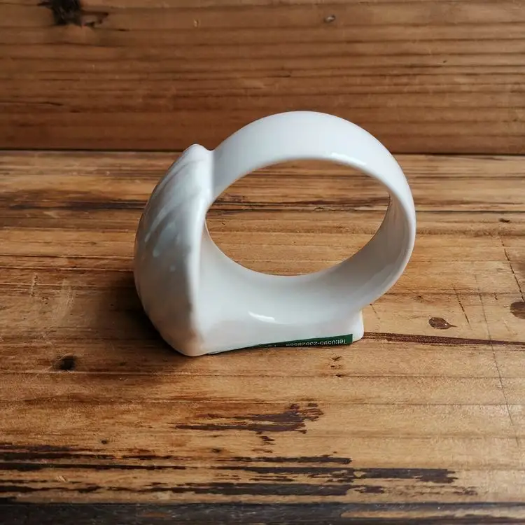 
Factory direct shell shape ceramic spice set tool home kitchen seasoning ceramic salt shaker pepper bottle 