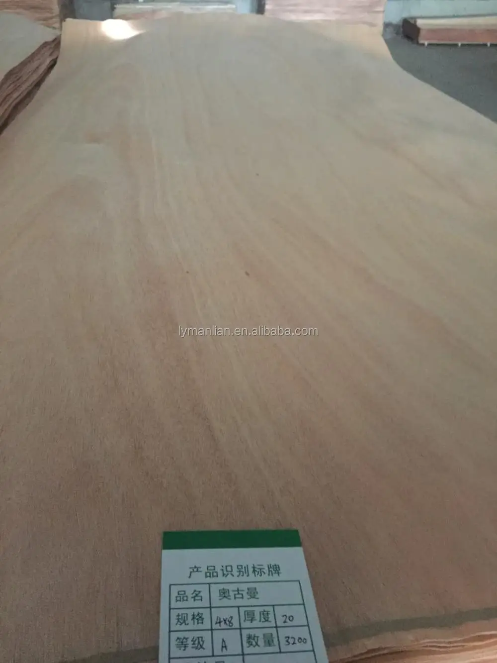 Нарезанные виниры из натурального красного дерева