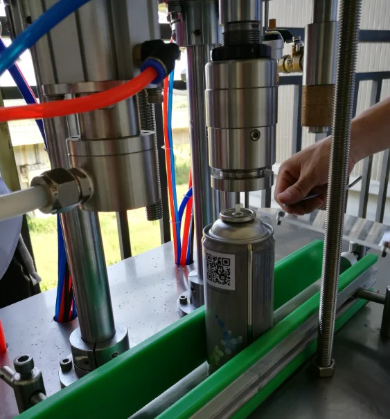 Semi-automatic WD-40 Chain cleaner & degreaser can filling equipment