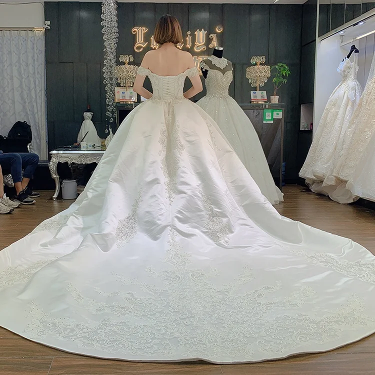 Luweiya guangzhou Factory Gorgeous Luxury off shoulder Wedding Dress bridal Gowns Crystal Wedding Dress with Long Train
