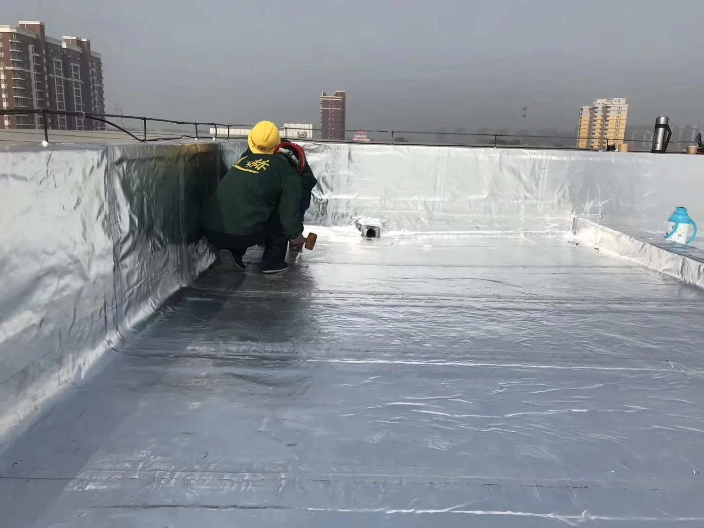 Polypropylene or aluminium foil Bitumen waterproof membrane black or sliver color