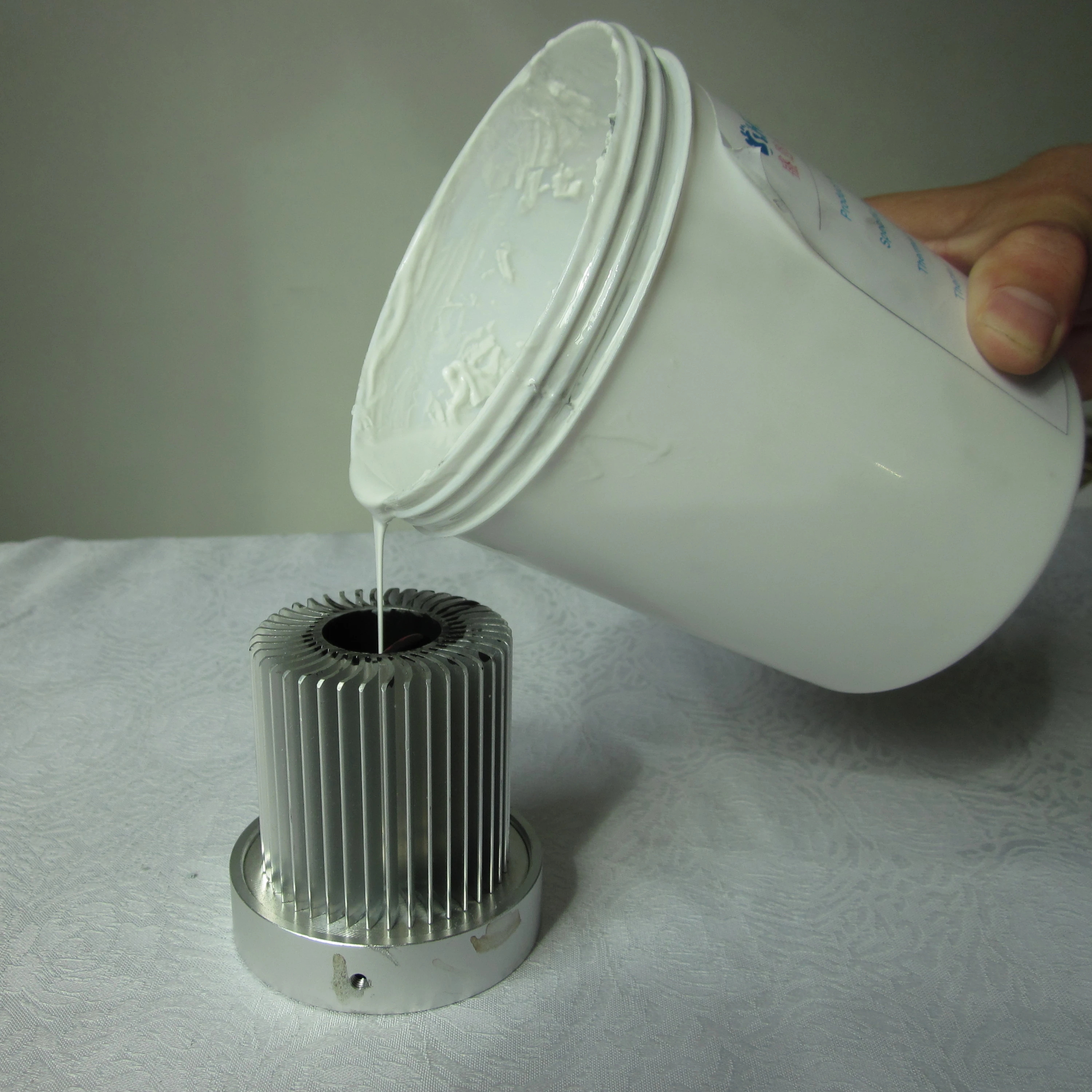 China wholesale price thermal cooling adhesive for pcb