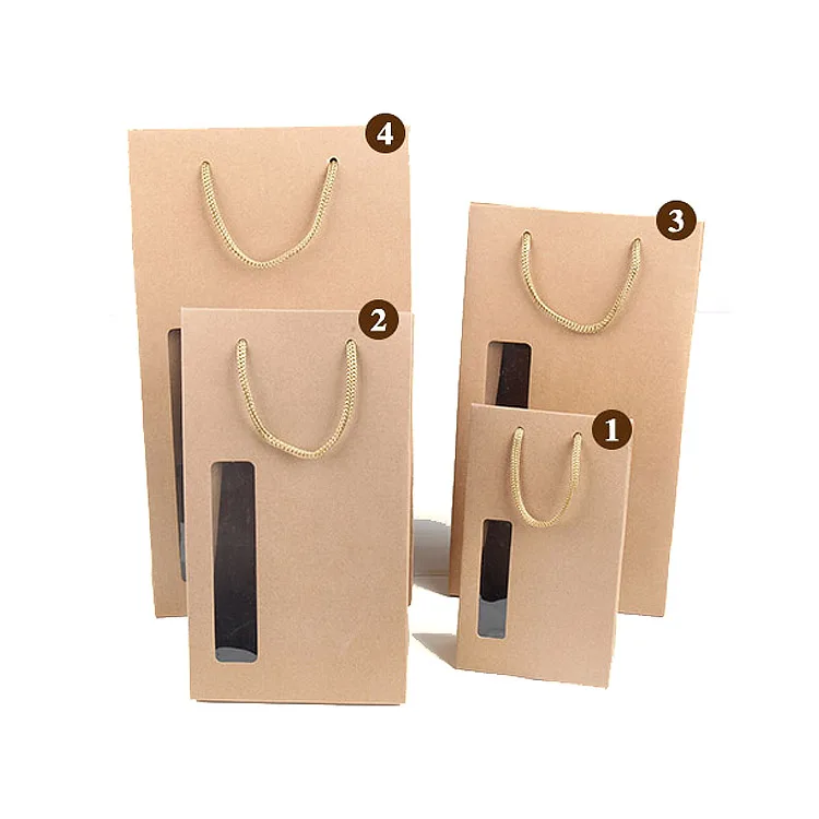 
Просвечивающее окно с вырезами и обычная коричневая сумка из крафт-бумаги с ручкой 