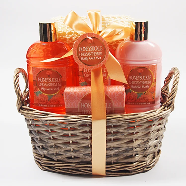 
2017 wholesale oem aromatic scent skin whitening body care bath wash gift set 