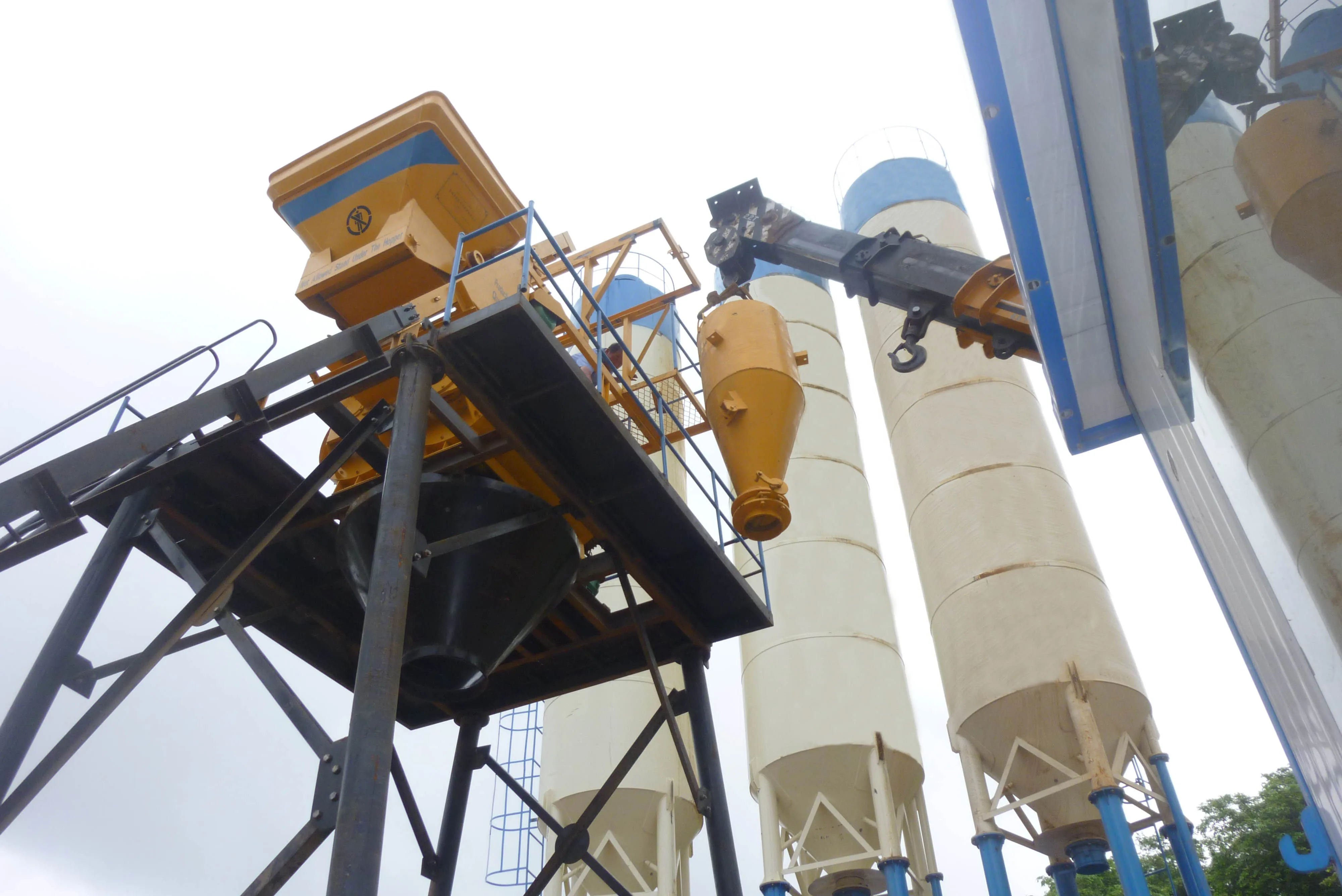 
Hot selling ready mix concrete batching plant HZS25 for china 