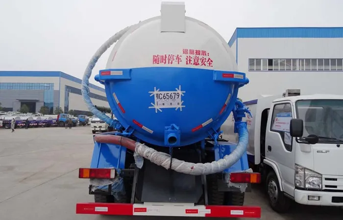 Всасывающий грузовик для дизельных сточных вод с насосом мойки высокого