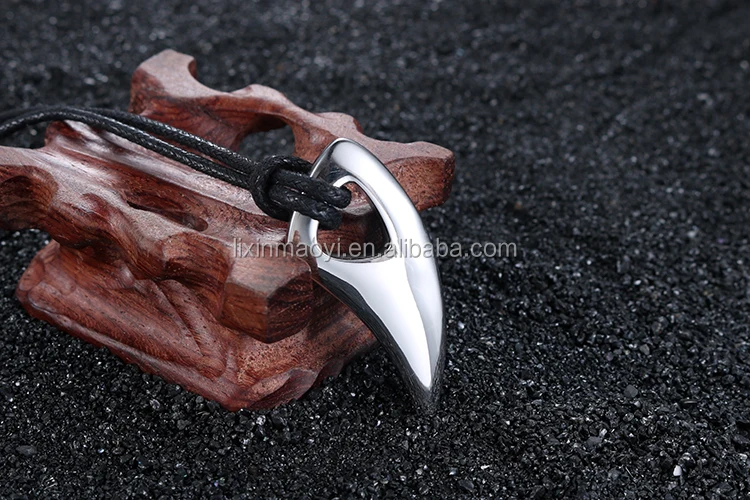 Mens Stainless Steel Wolfs Fang Pendant with Chain OX Horns Charm Necklace for Women