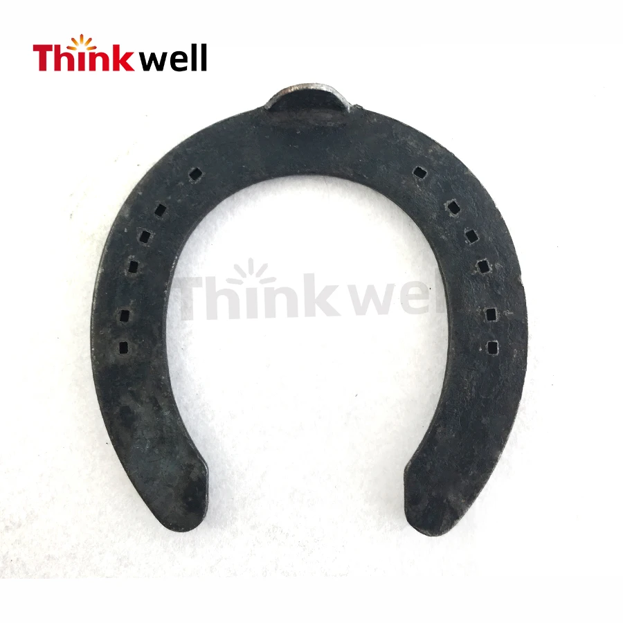 Подкова из железа для конных гонок