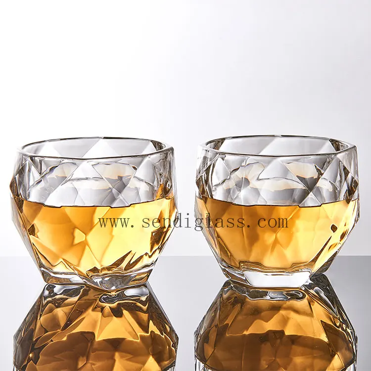 2021 new design  Lead free Crystal glass Ronud Whiskey decanter  (750ml) and Set of 2 Glasses (300ml)  Perfectly Gift Boxed.