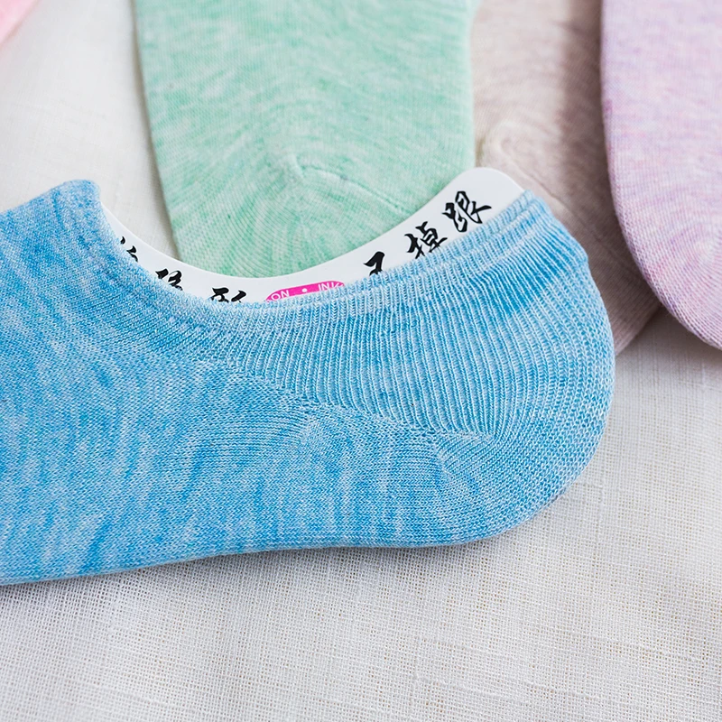 Low price free shipping custom logo silicone and gel girl solid color boat sock