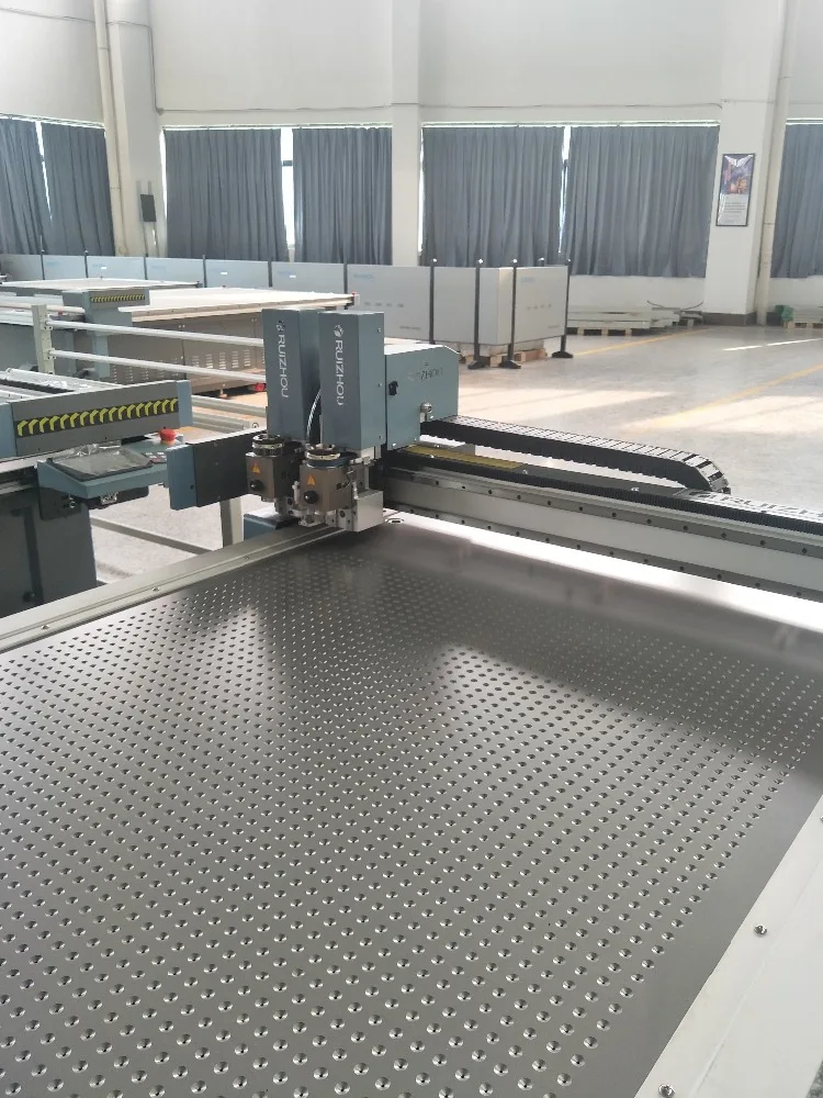 Small model cnc genuine leather cutting machine for sample products by knife