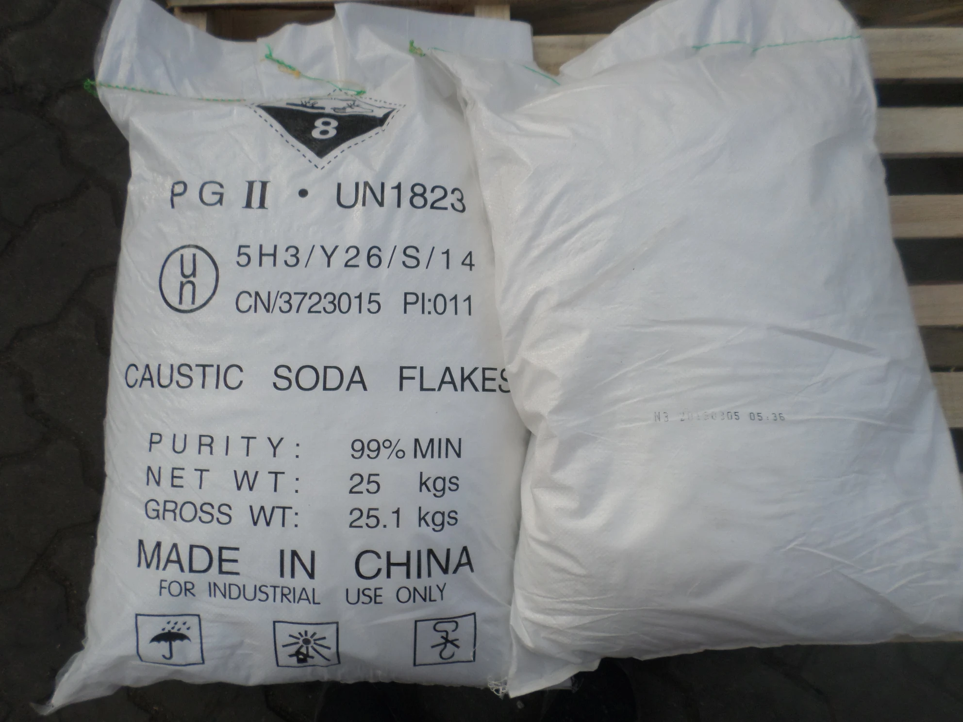 
CAS No.: 1310-73-2 IBC tank NaOH liquid sodium hydroxide solution 50% for soap 