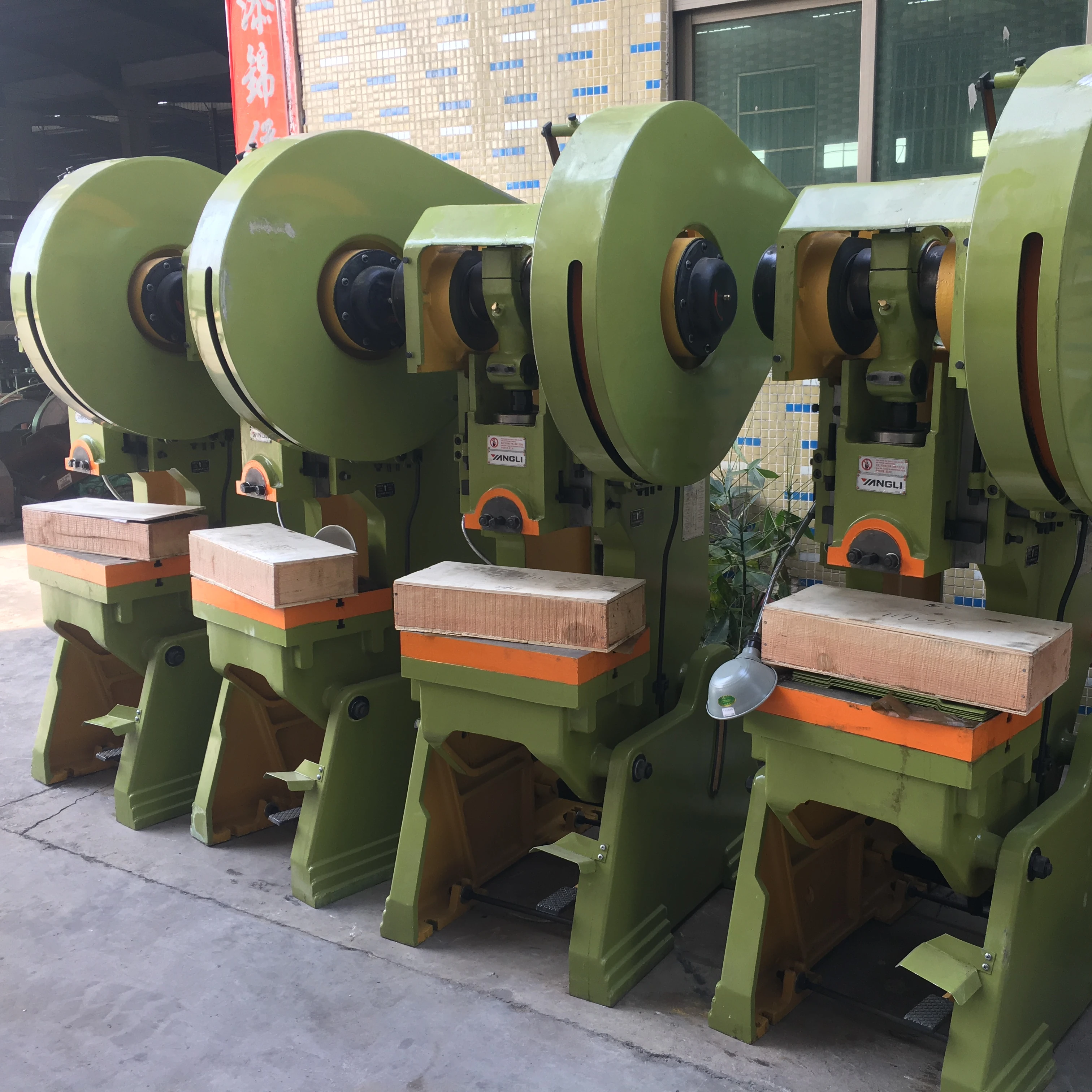 
 Высокоточная машина для производства металлических ящиков  