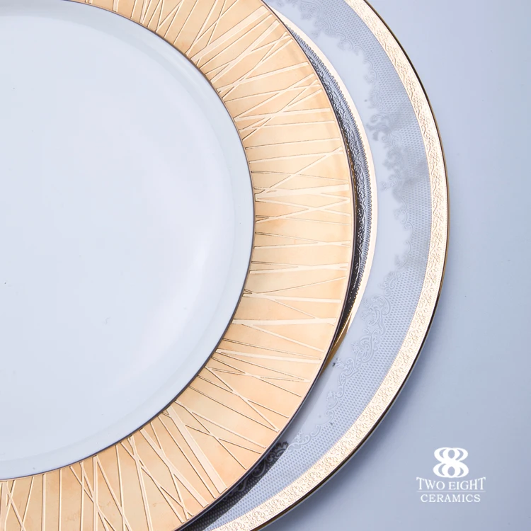 
2019 Restaurant Arabic Design Bone China Crockery Dinnerware Sets, Luxury Decal Bone China Hotel Dinner Set Gold Charge Plates& 