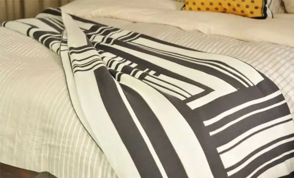 50DB46-1 100% wool cotton acrylic twin side logo jacquard knit fabric knit bed runner throw blanket