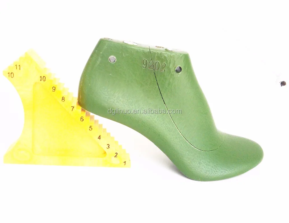 Женская пластиковая обувь на высоком каблуке 7 см с круглым носком