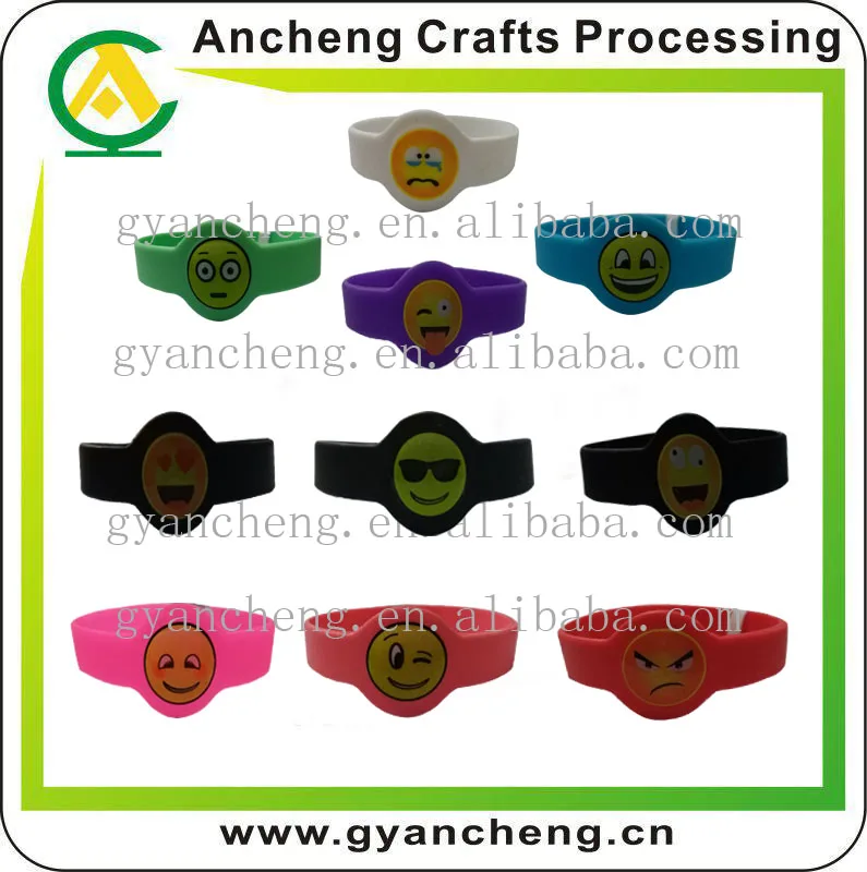 Горячие Продажи WhatsApp Skype QQ Wechat Сердитые Смайлики Силиконовые Браслеты для Рекламных