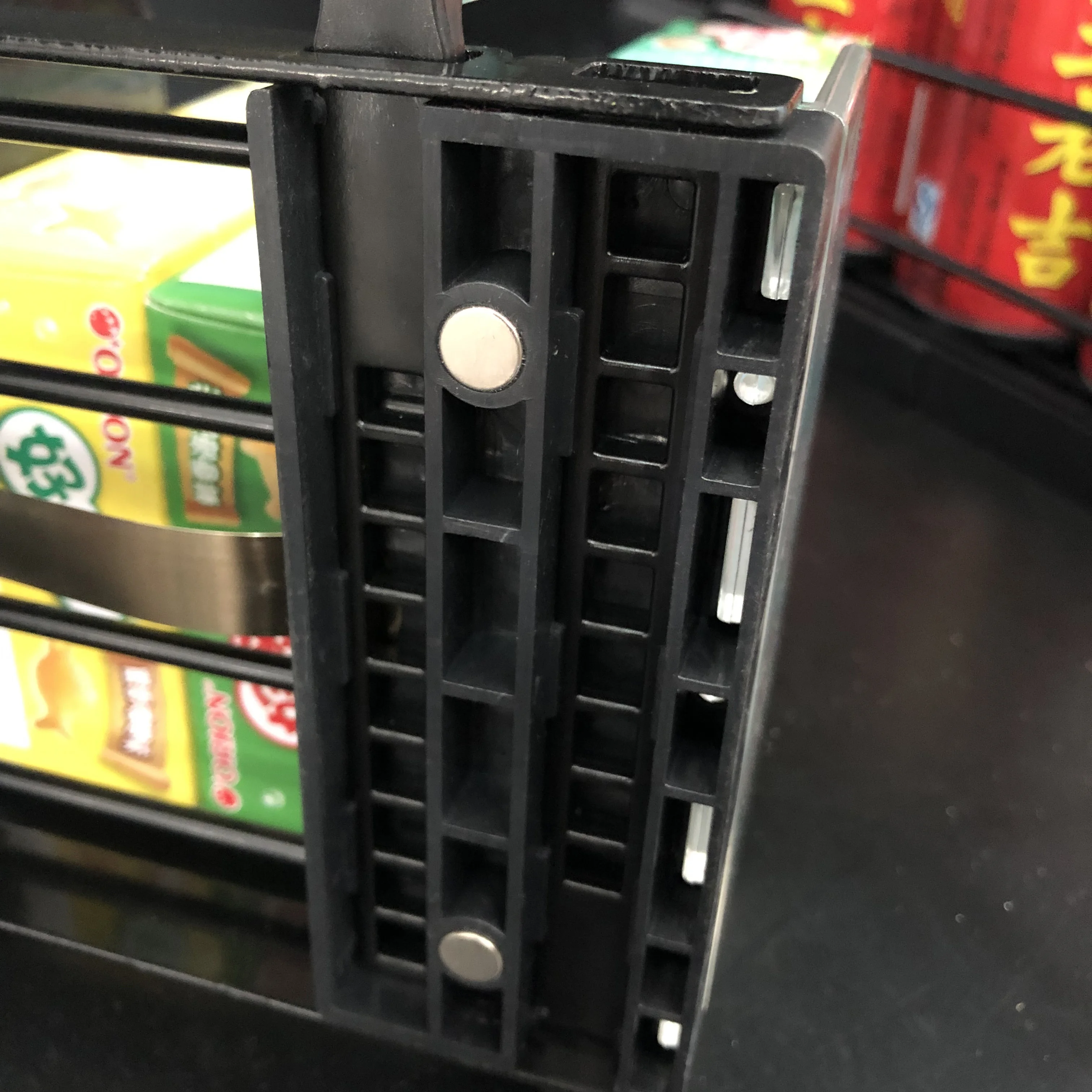 Free Sample Single Lane Automatic Magnetic Shelf Pusher System Wire Tray Pusher for Supermarket