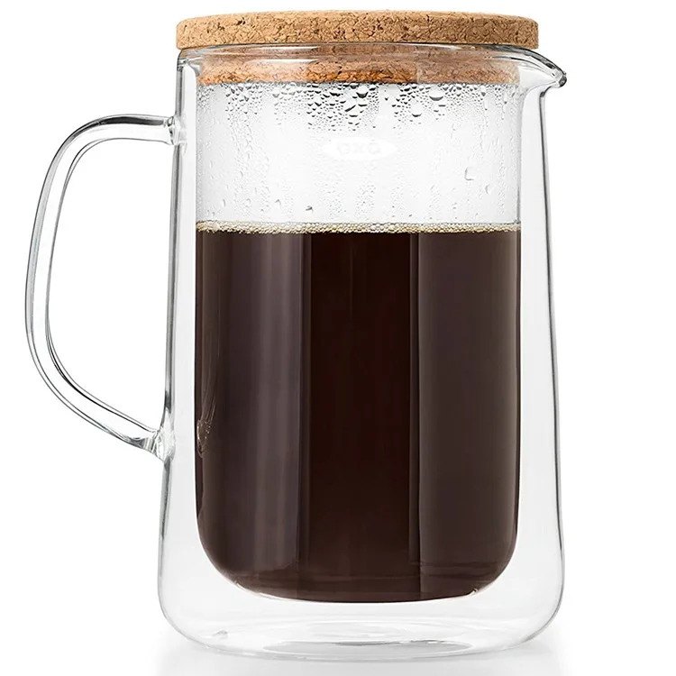 Конструкция графина из боросиликатного стекла с двойными стенками сохраняет